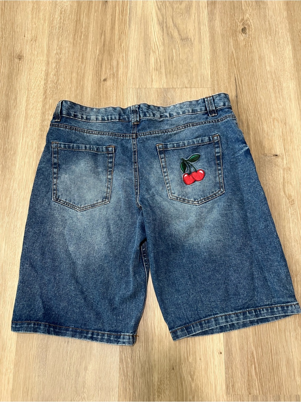 Refuge Denim Brooklyn denim shorts cherry embroidery pocket size 9 jorts